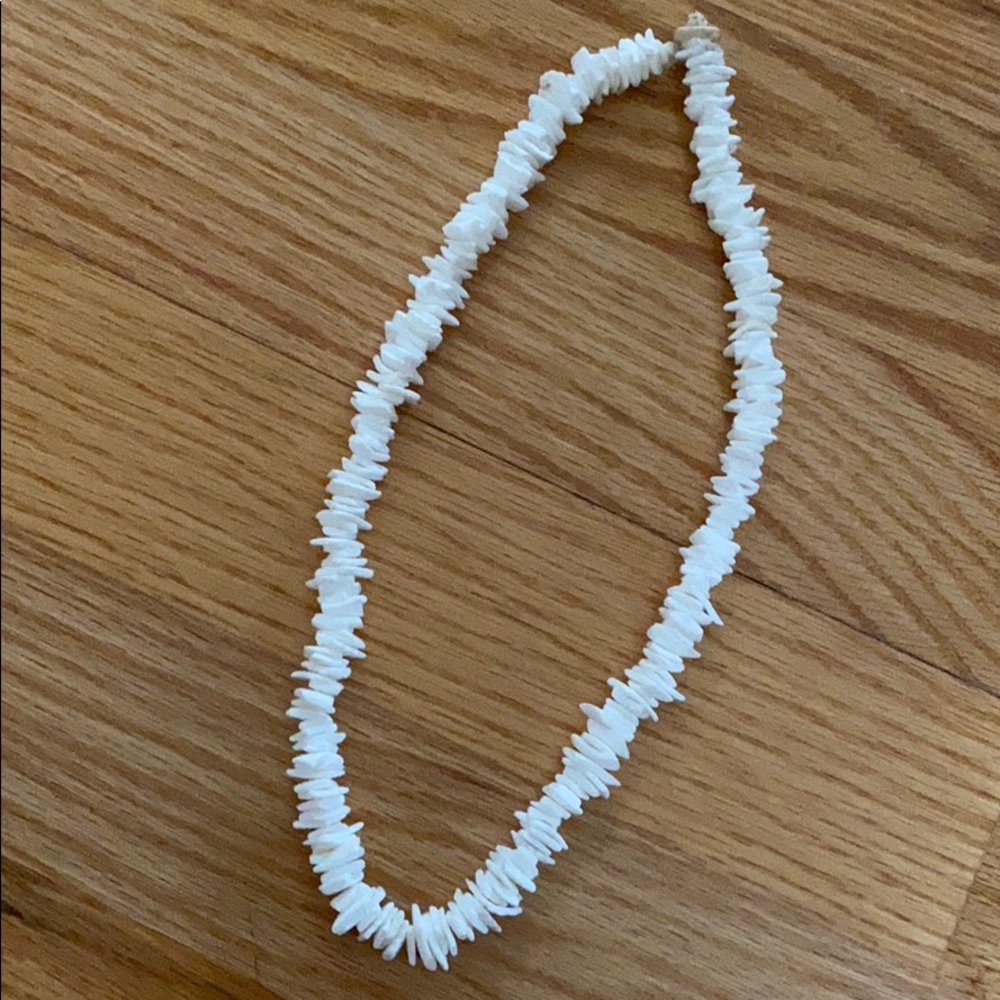 AMERICAN EAGLE- Sea Shell necklace